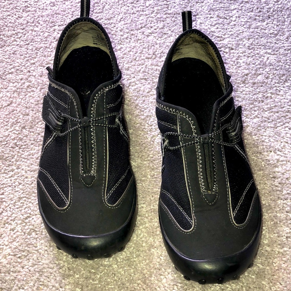 J41 Adventure On Black Shoes. 8.5